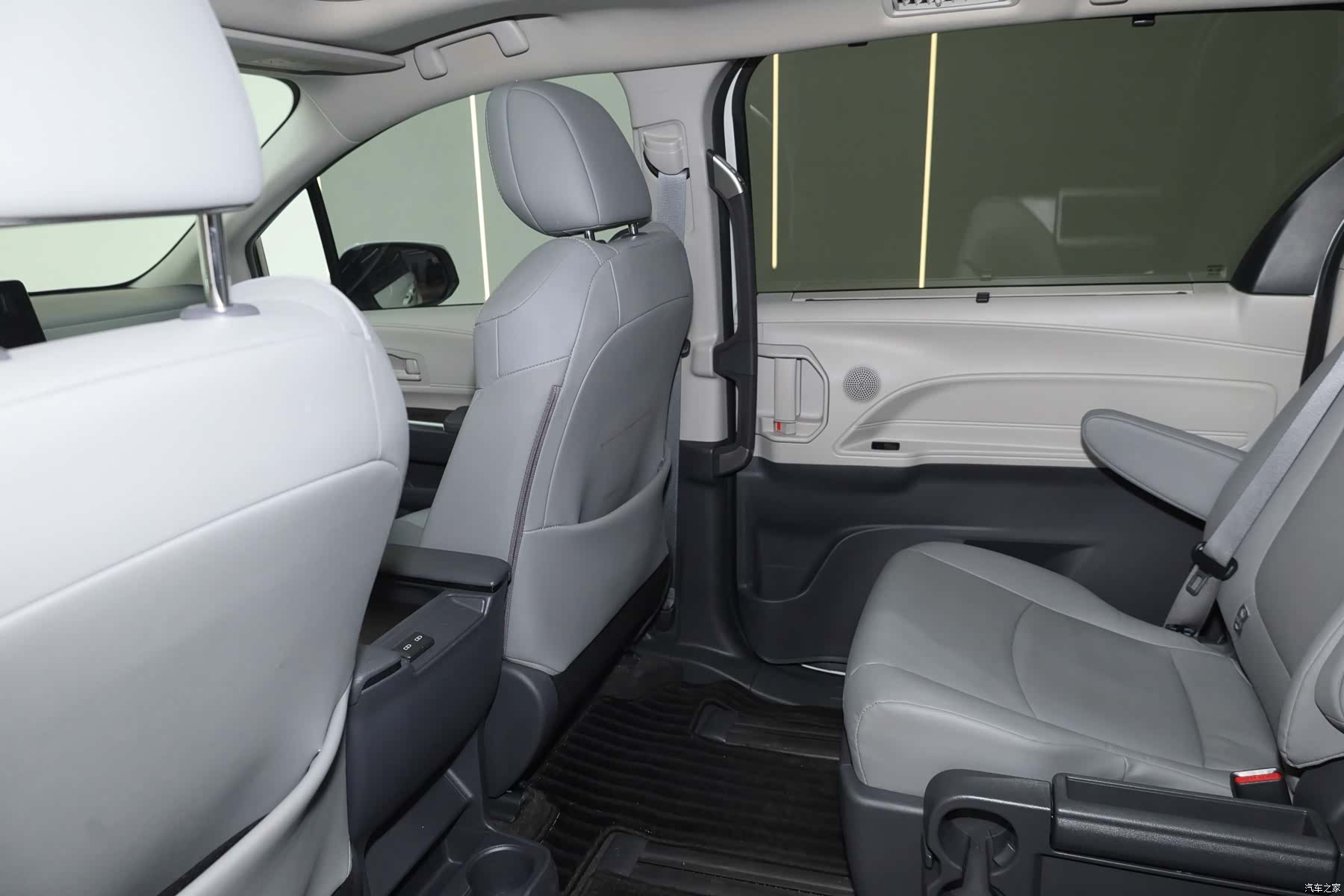 Toyota Granvia, 2024 20