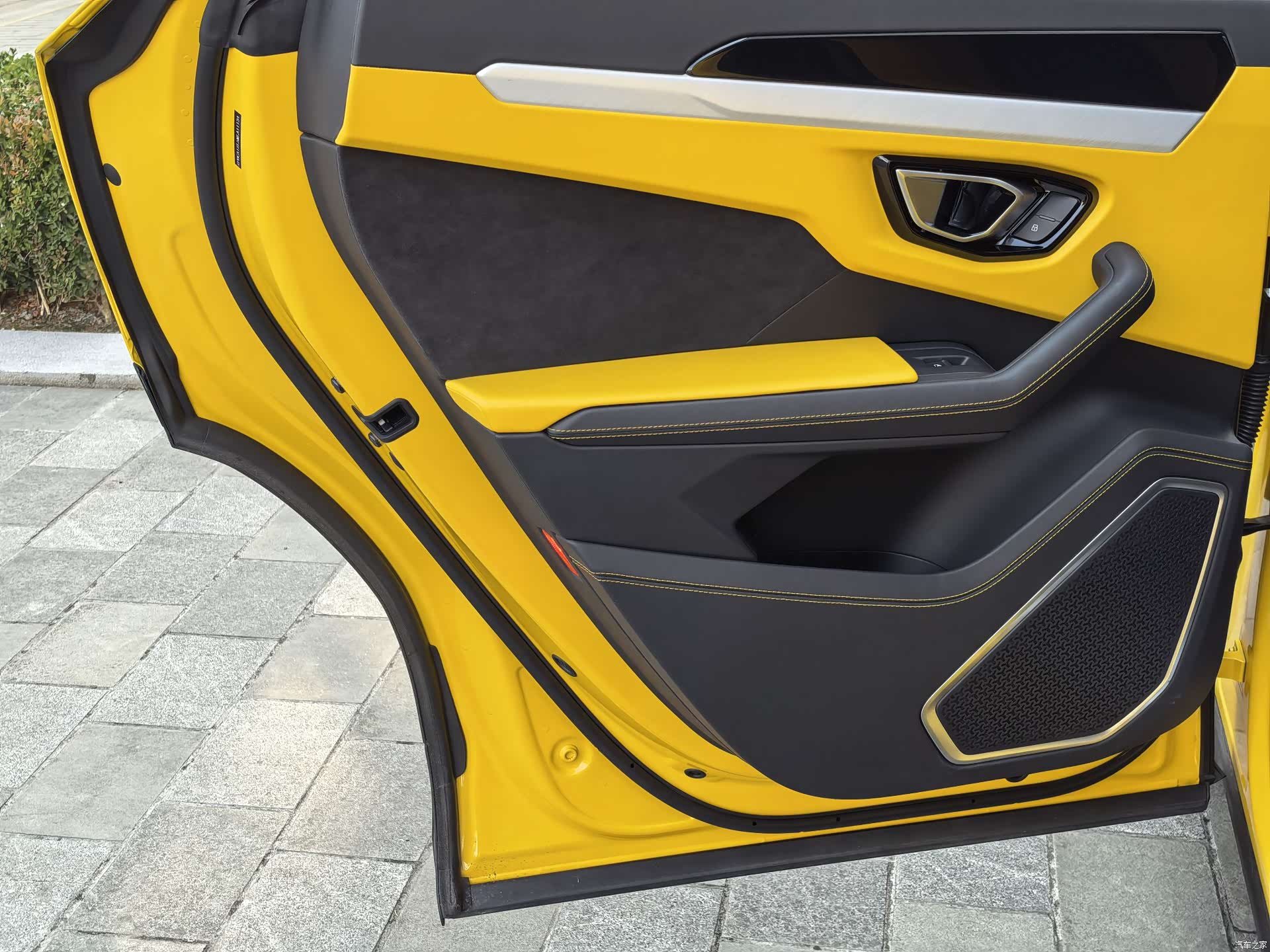 Lamborghini Urus, 2023 11