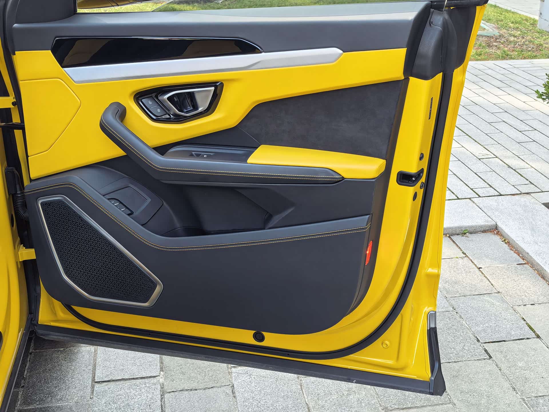 Lamborghini Urus, 2023 46