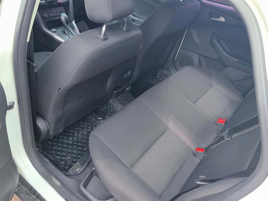 Ford Focus, 2017 12