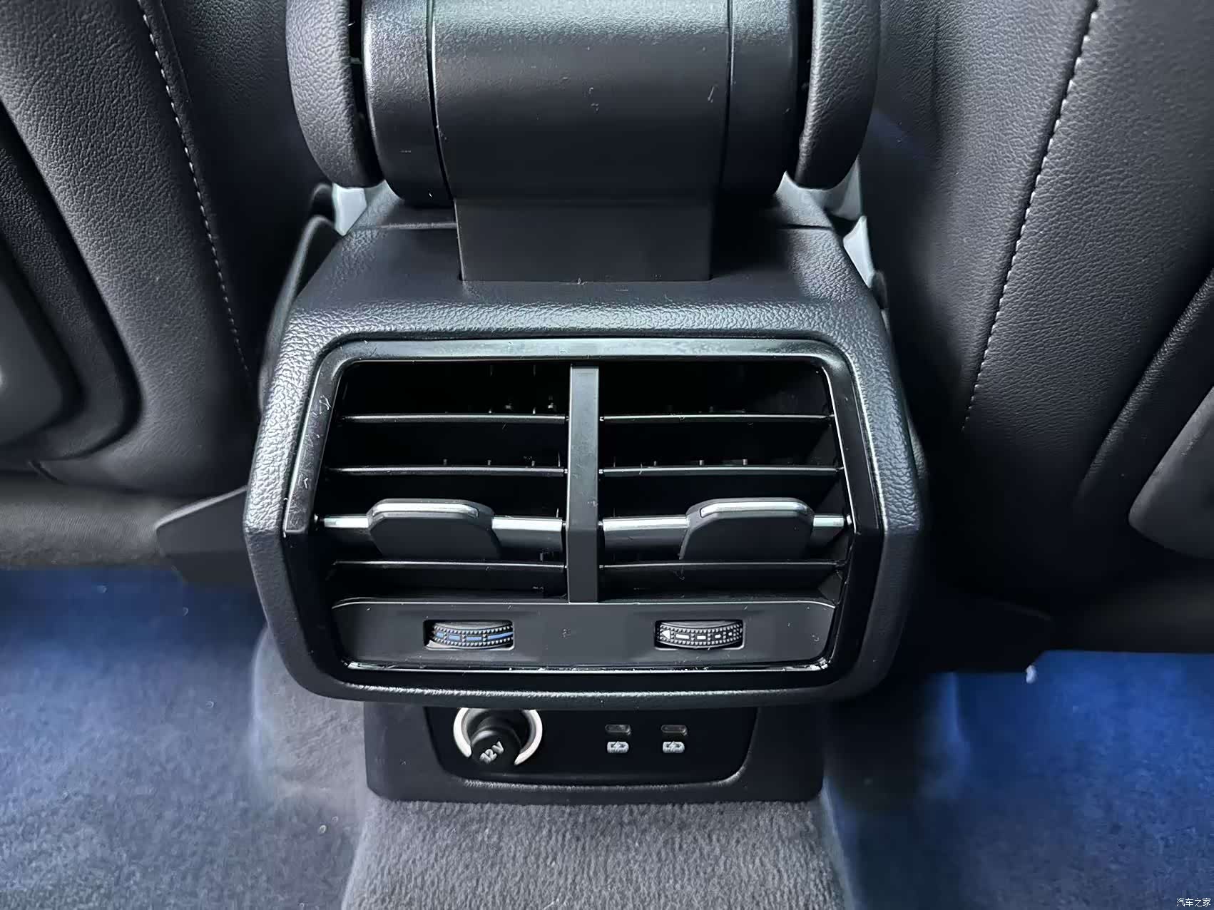 Audi Q3, 2023 13
