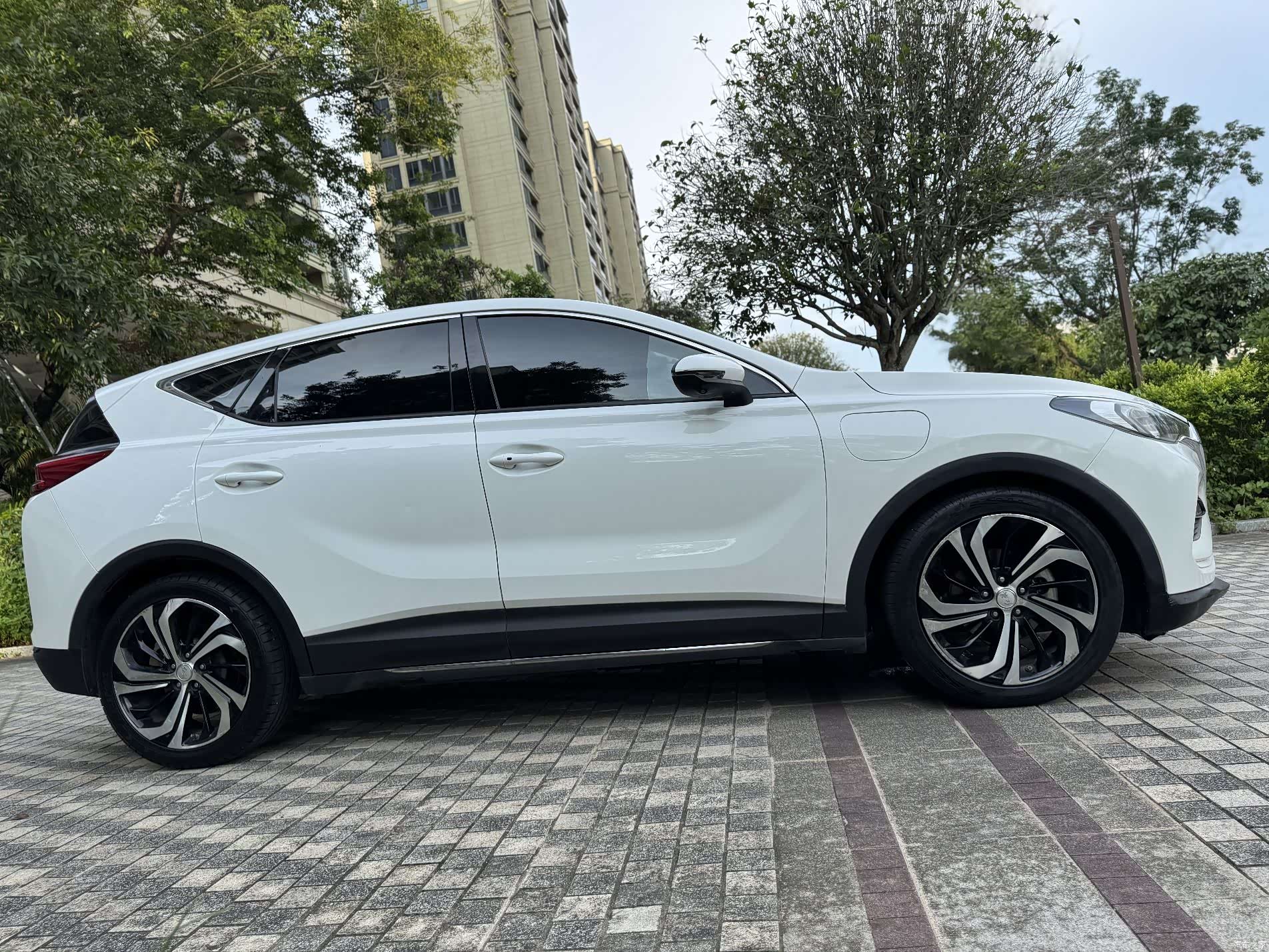 Hongqi HS3, 2019 13