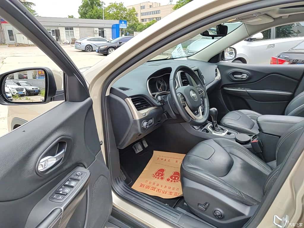 Jeep Cherokee, 2018 12