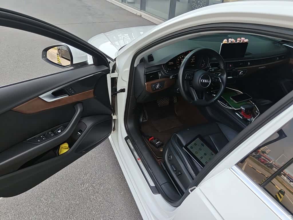 Audi A4L, 2019 16