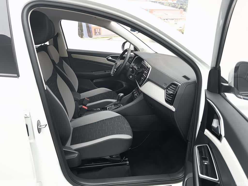 Volkswagen VS5, 2025 23