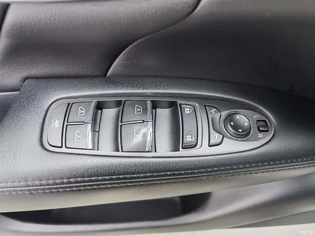 Infiniti Q70, 2017 9