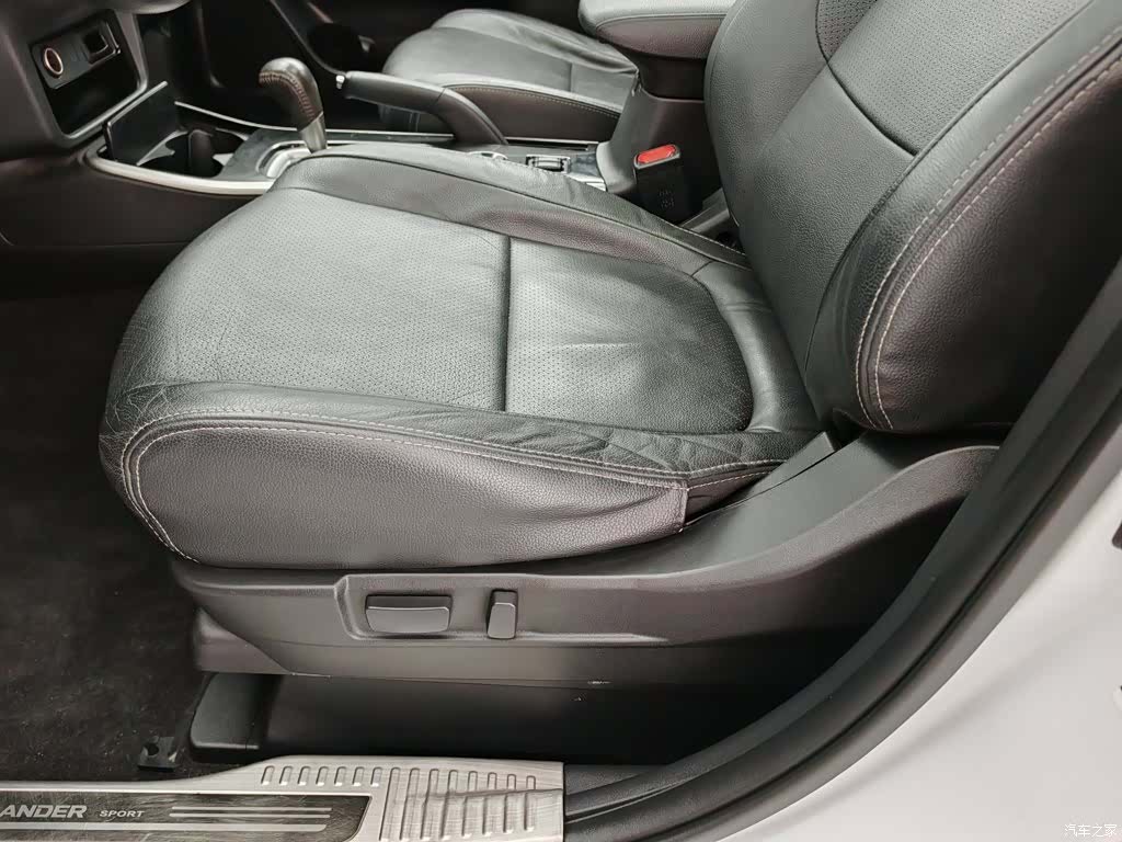 Mitsubishi Outlander, 2018 20