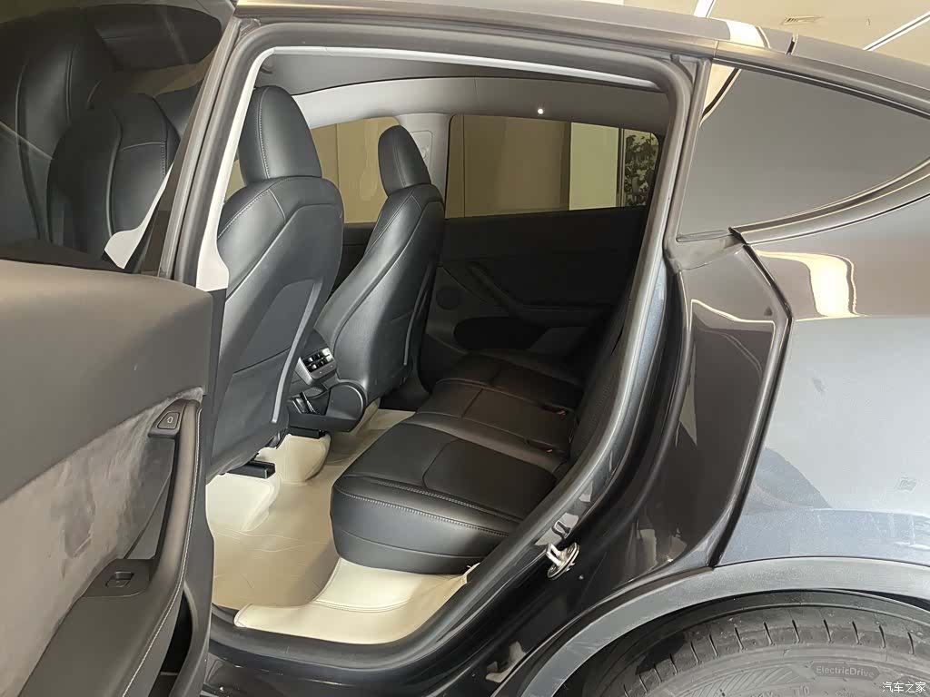 Tesla Model Y, 2025 18