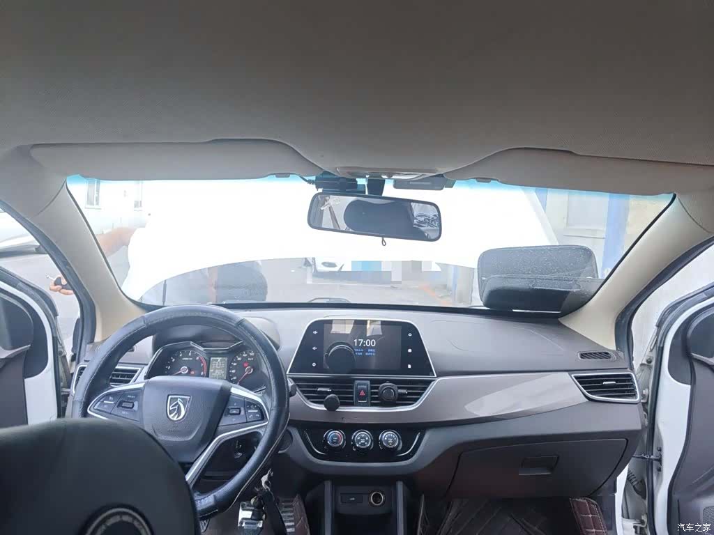 Wuling 310W, 2018 13