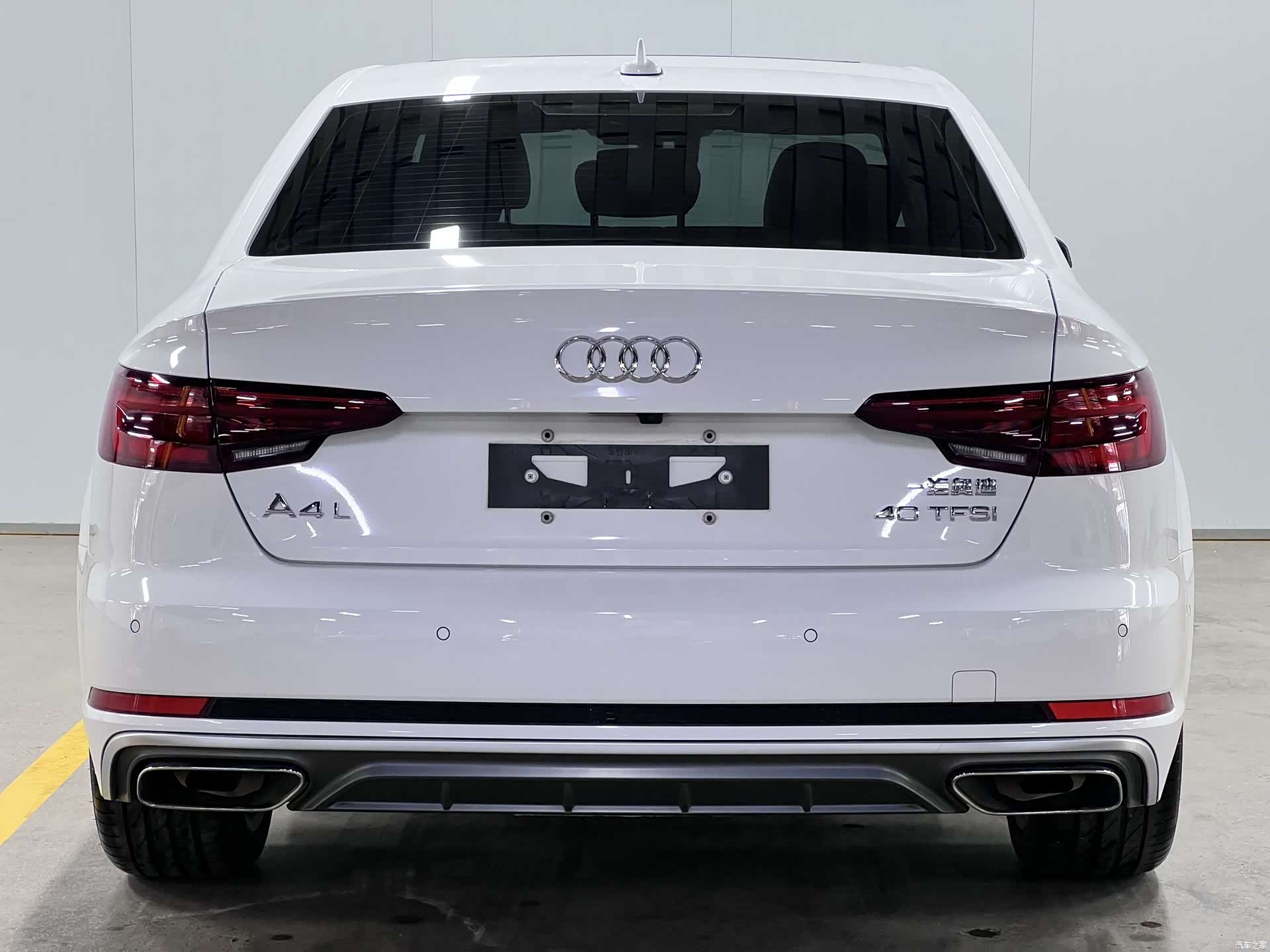 Audi A4L, 2019 все фото