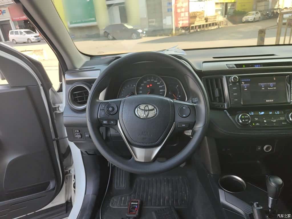 Toyota RAV4, 2016 11