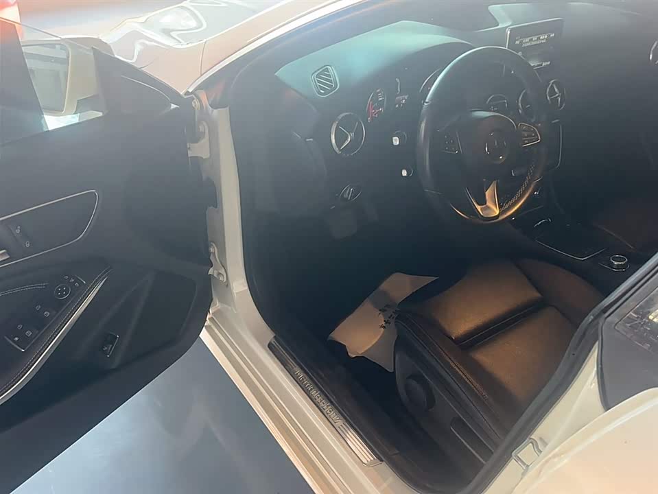 Mercedes-Benz CLA