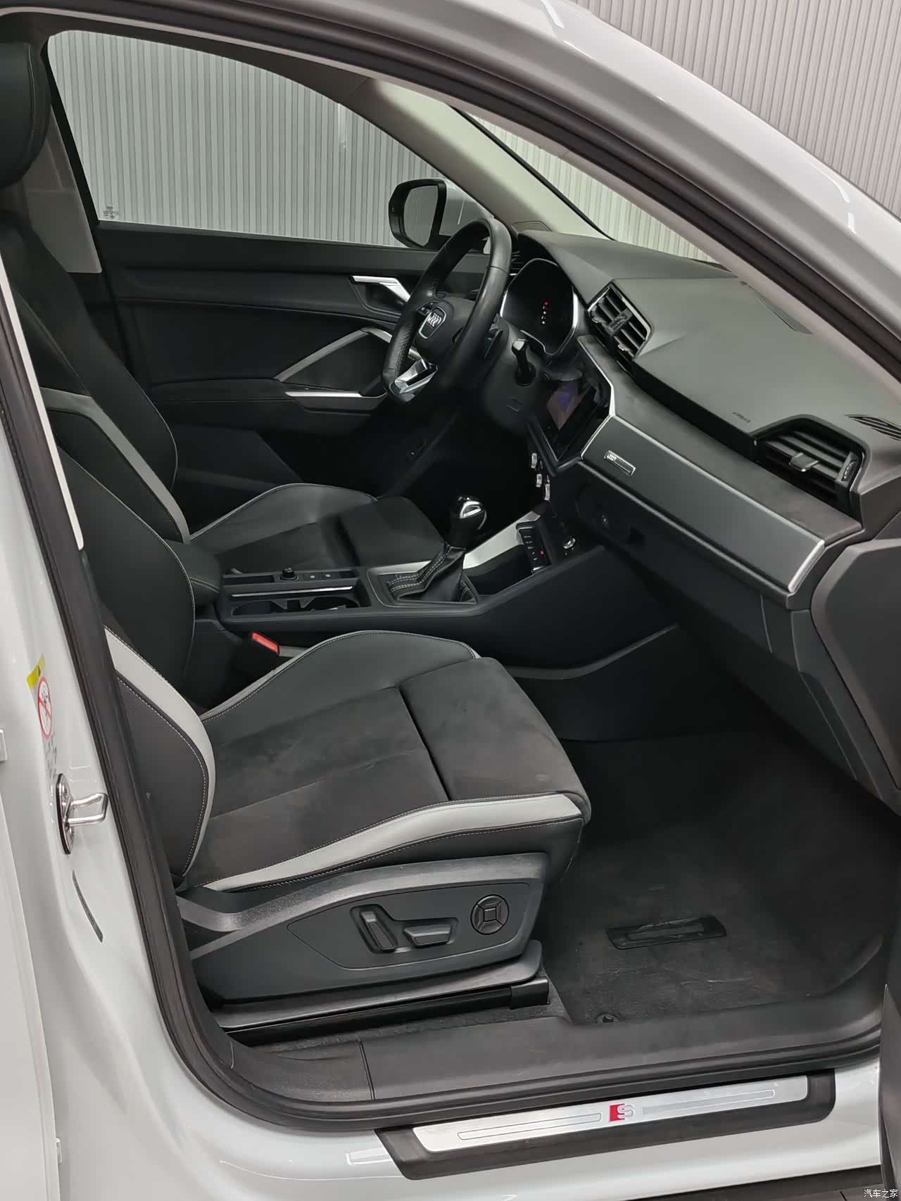 Audi Q3, 2022 10
