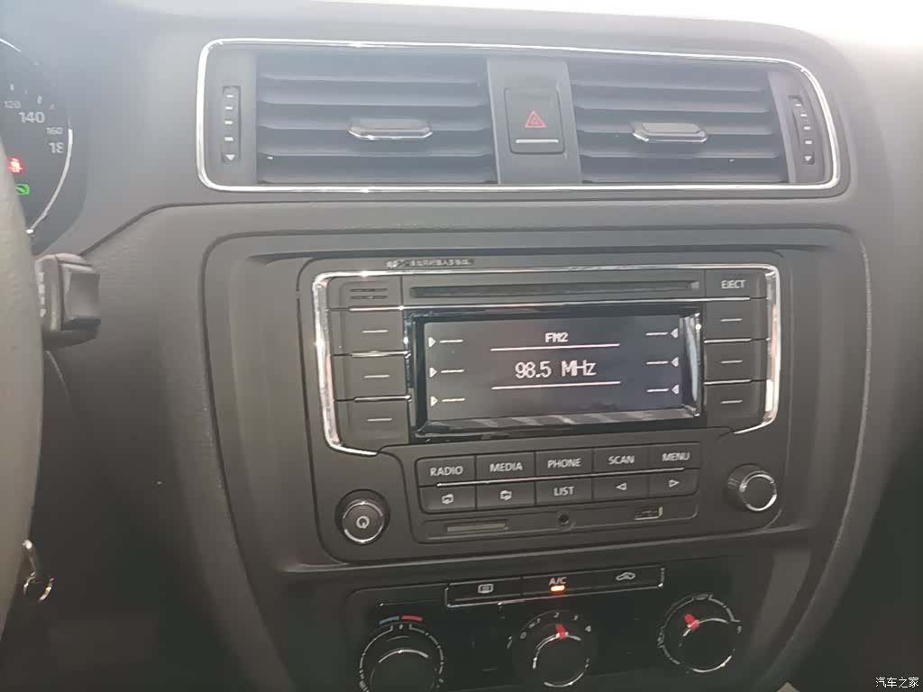 Volkswagen Sagitar, 2016 13