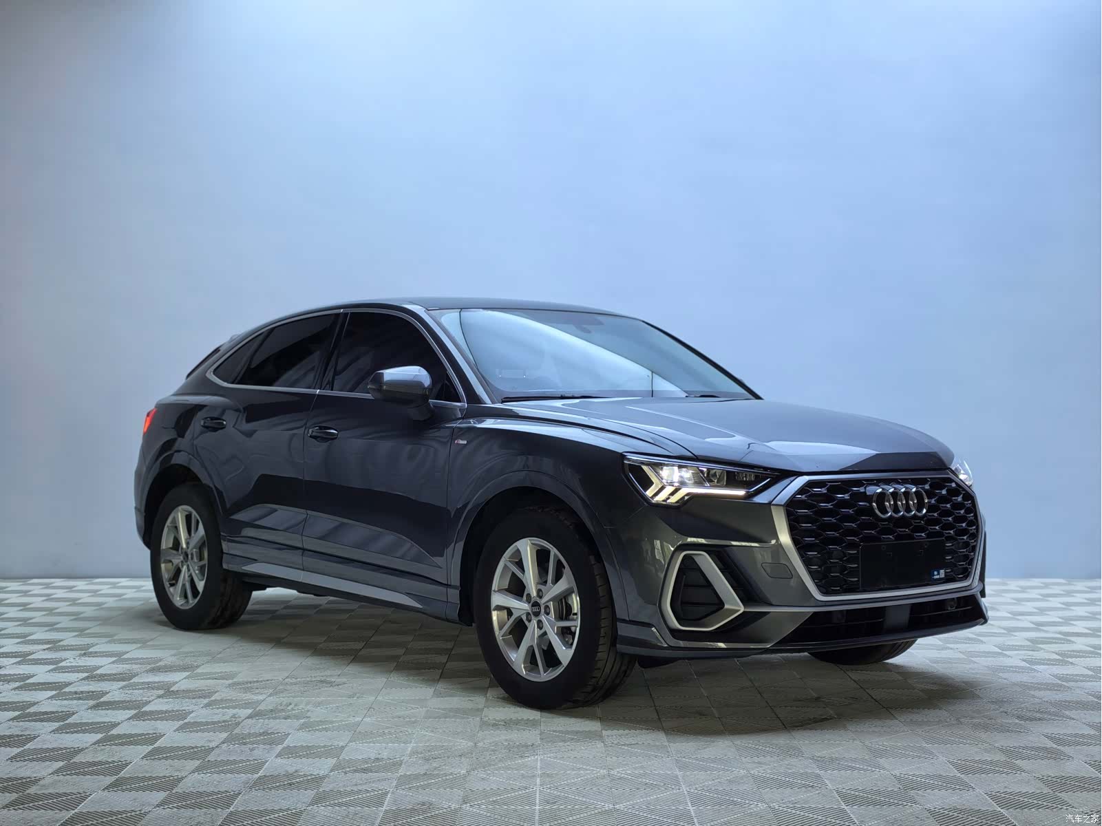 Audi Q3, 2022 3
