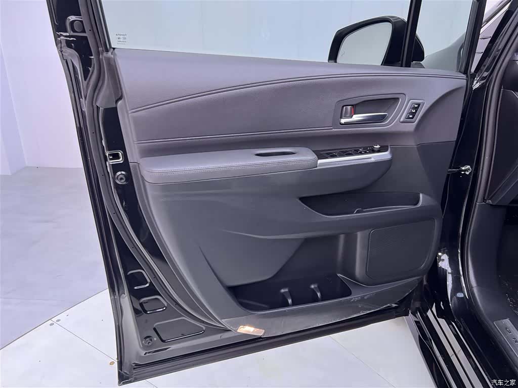 Toyota Granvia, 2023 16