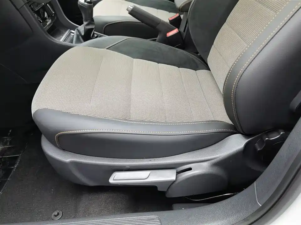 Volkswagen C-TREK Wei Collar