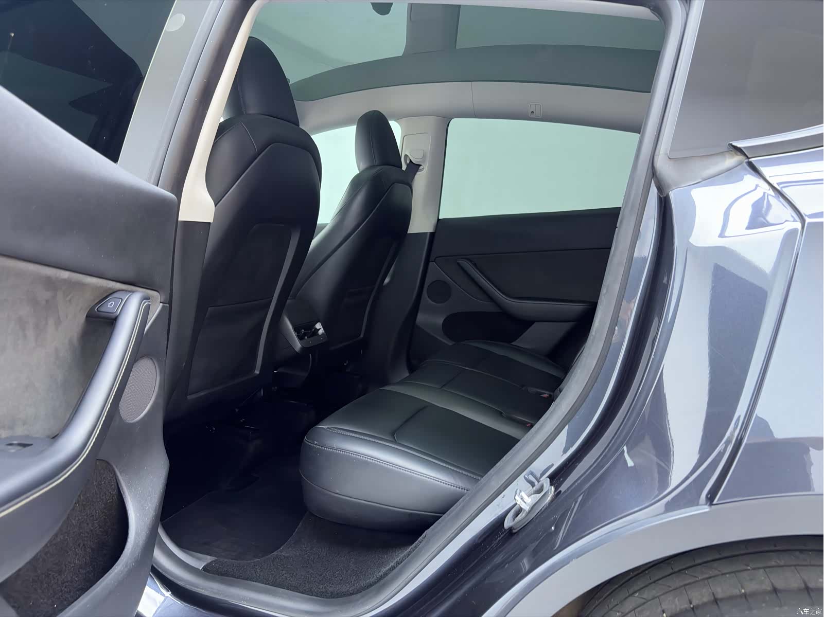 Tesla Model Y, 2024 6