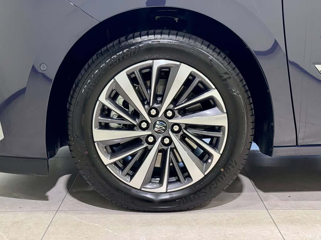 Buick GL8, 2025 9