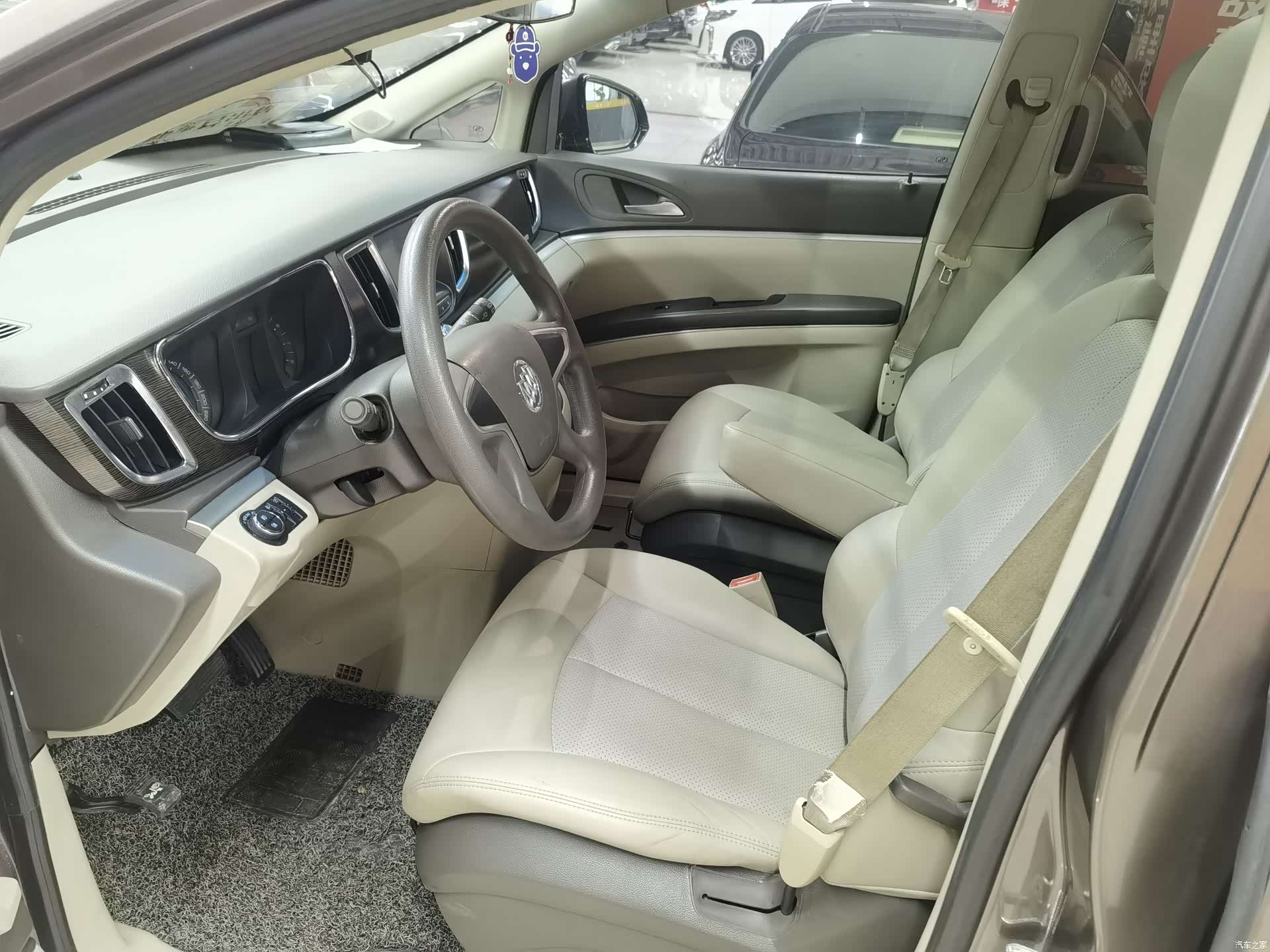 Buick GL8, 2012 7