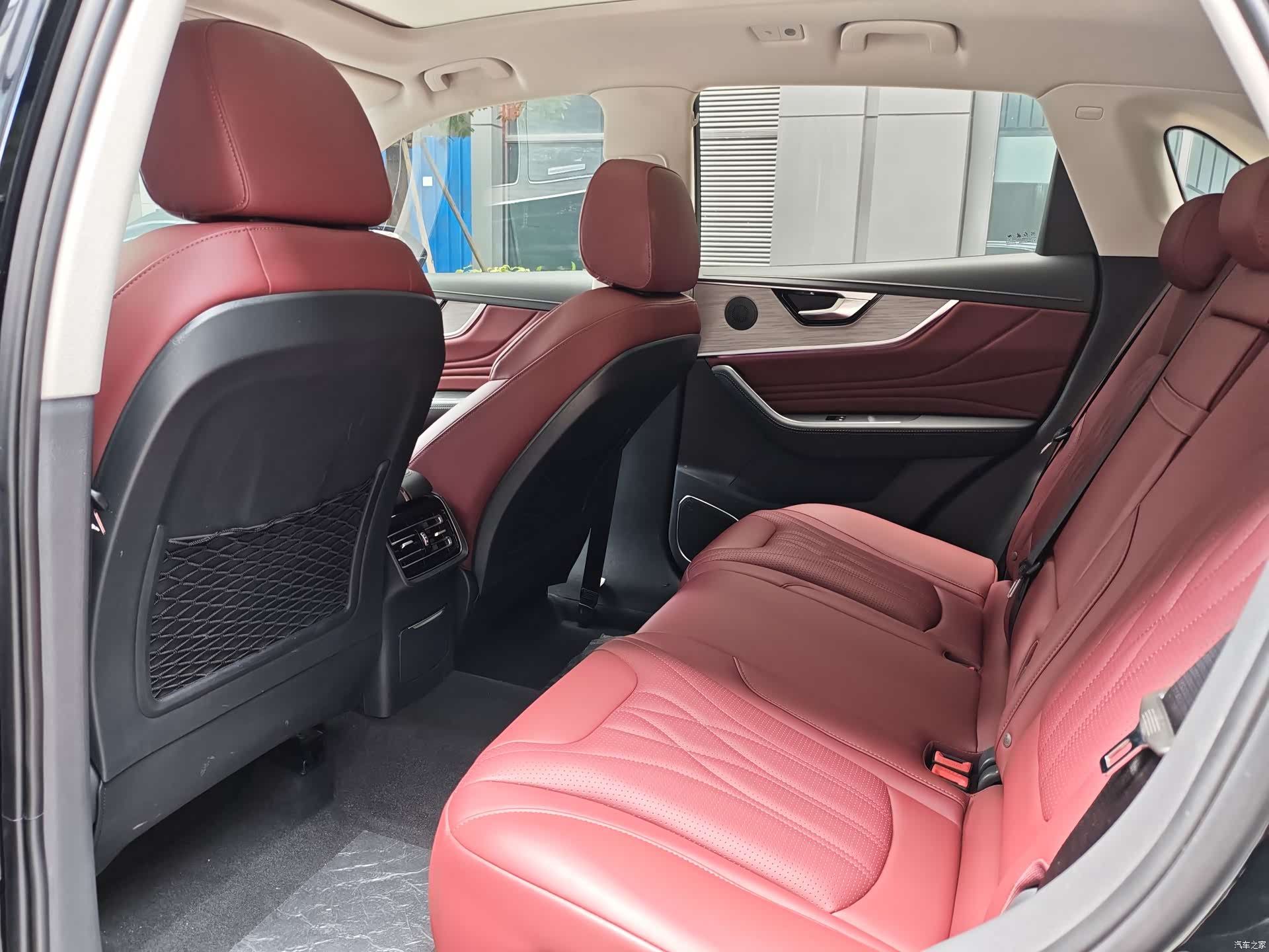 Hongqi HS5, 2025 10