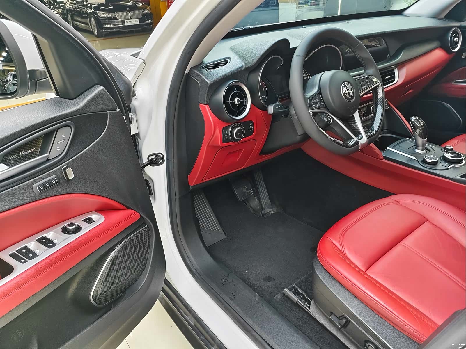 Alfa Romeo Stelvio, 2019 12