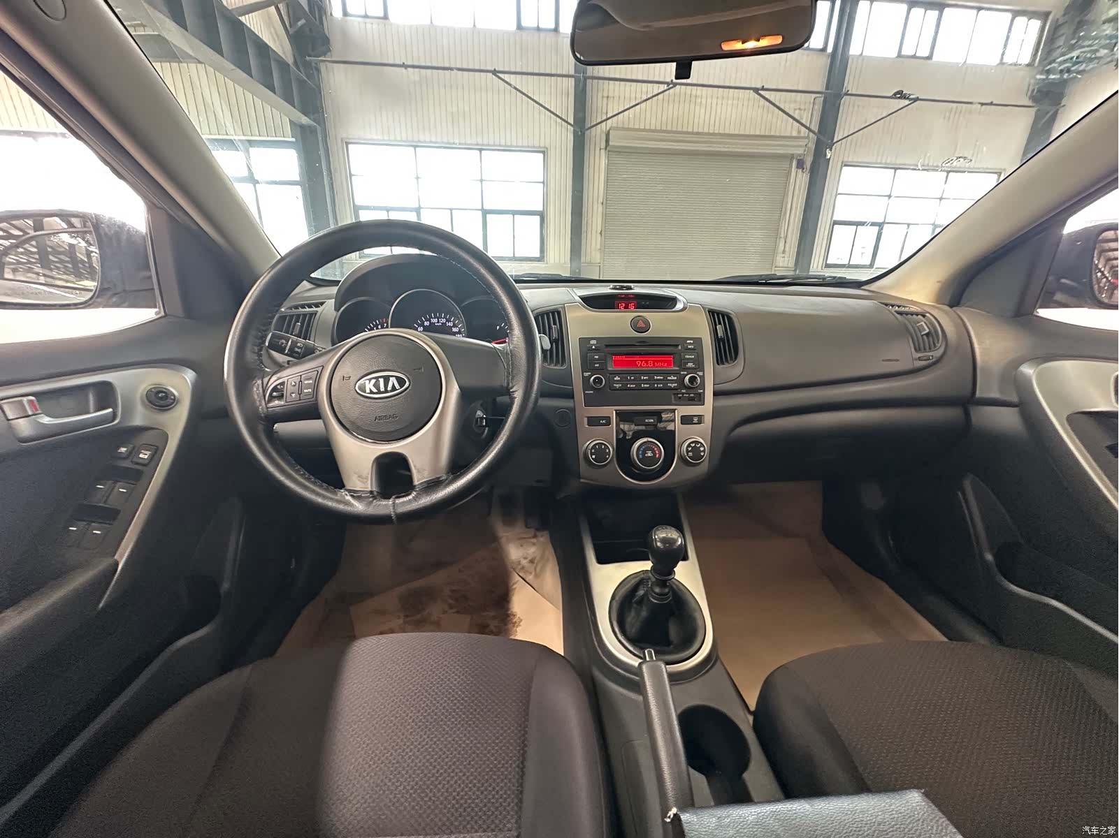 Kia GL, 2011 10