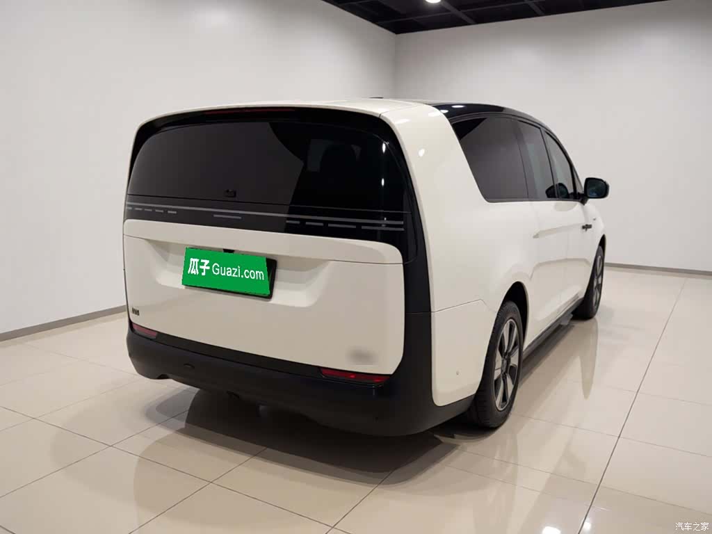 Li Auto MEGA, 2025 4