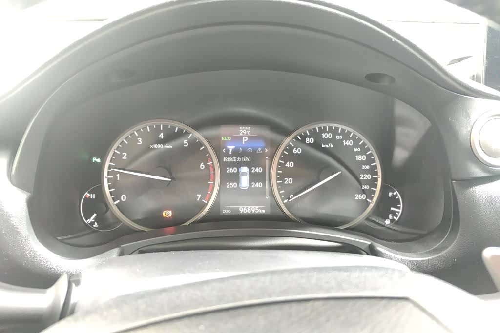 Lexus NX, 2015 14