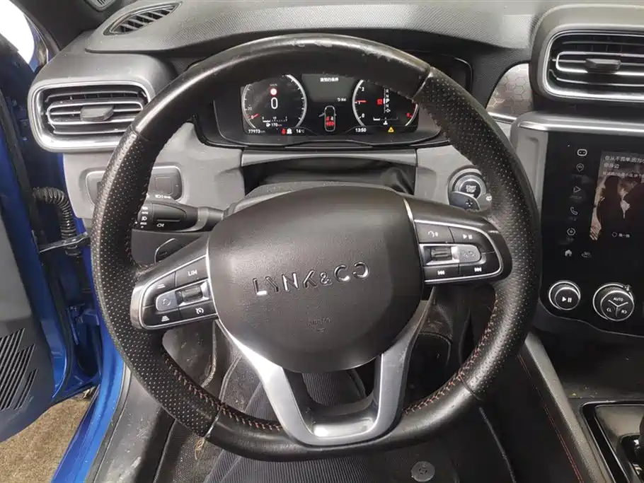 Lynk & Co 03