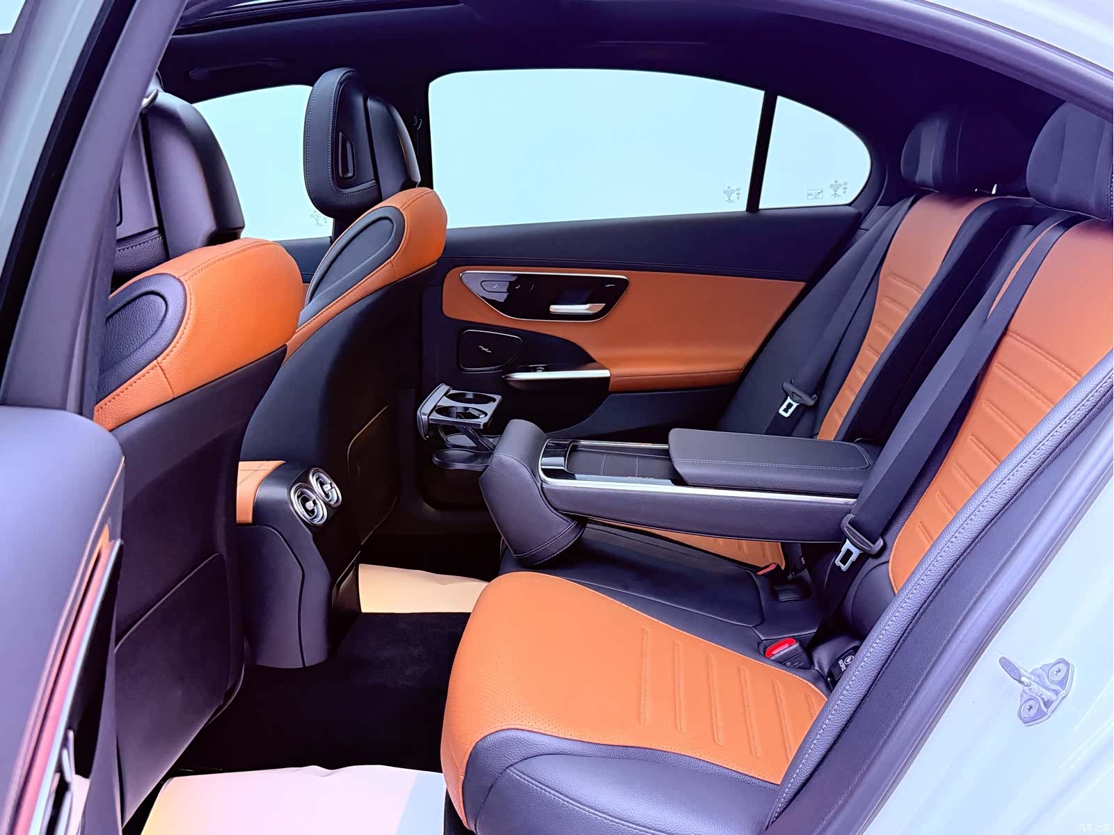 Mercedes-Benz C-Class, 2023 18