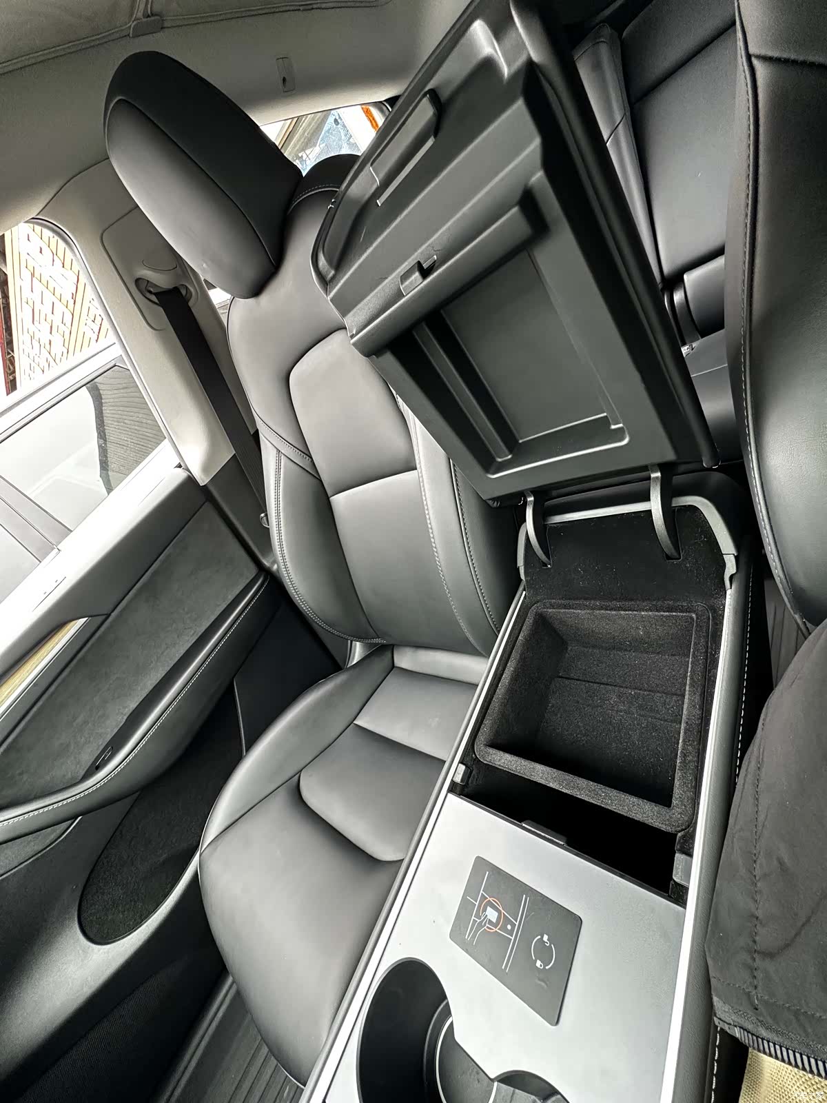 Tesla Model Y, 2023 10