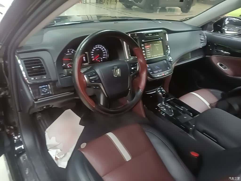Toyota Crown, 2017 10