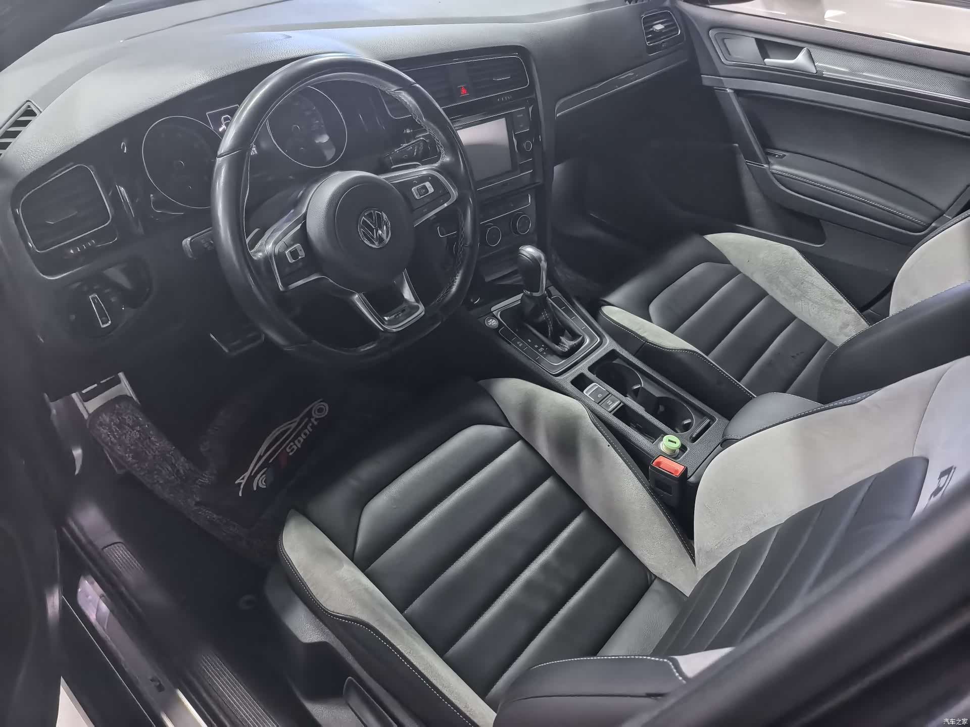 Volkswagen Golf, 2018 все фото