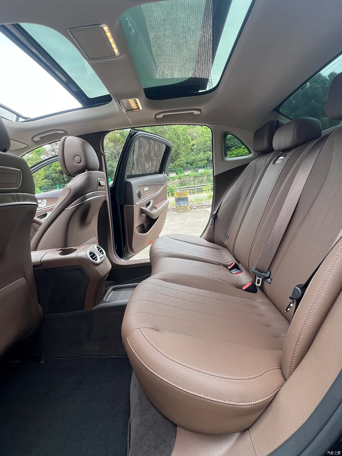 Mercedes-Benz E-Class, 2018 12