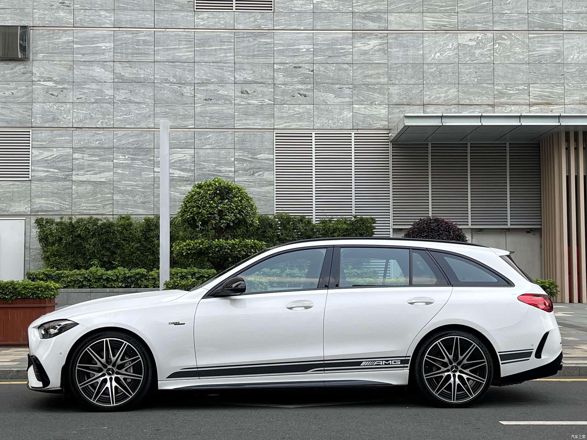 Mercedes-Benz C-Class, 2025 3