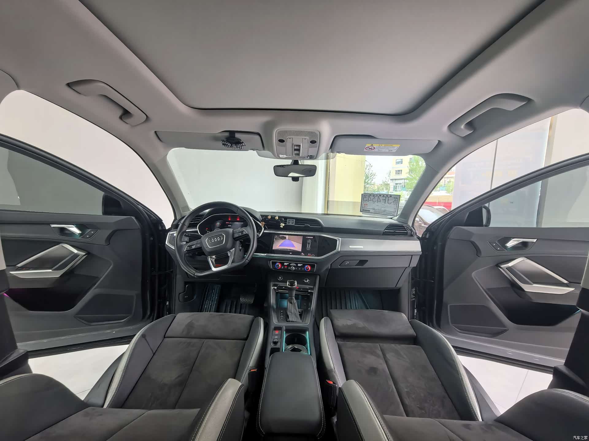 Audi Q3, 2022 11