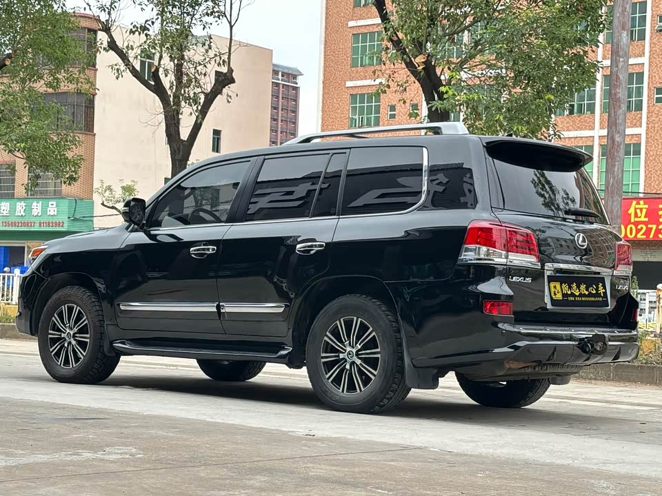 Lexus LX