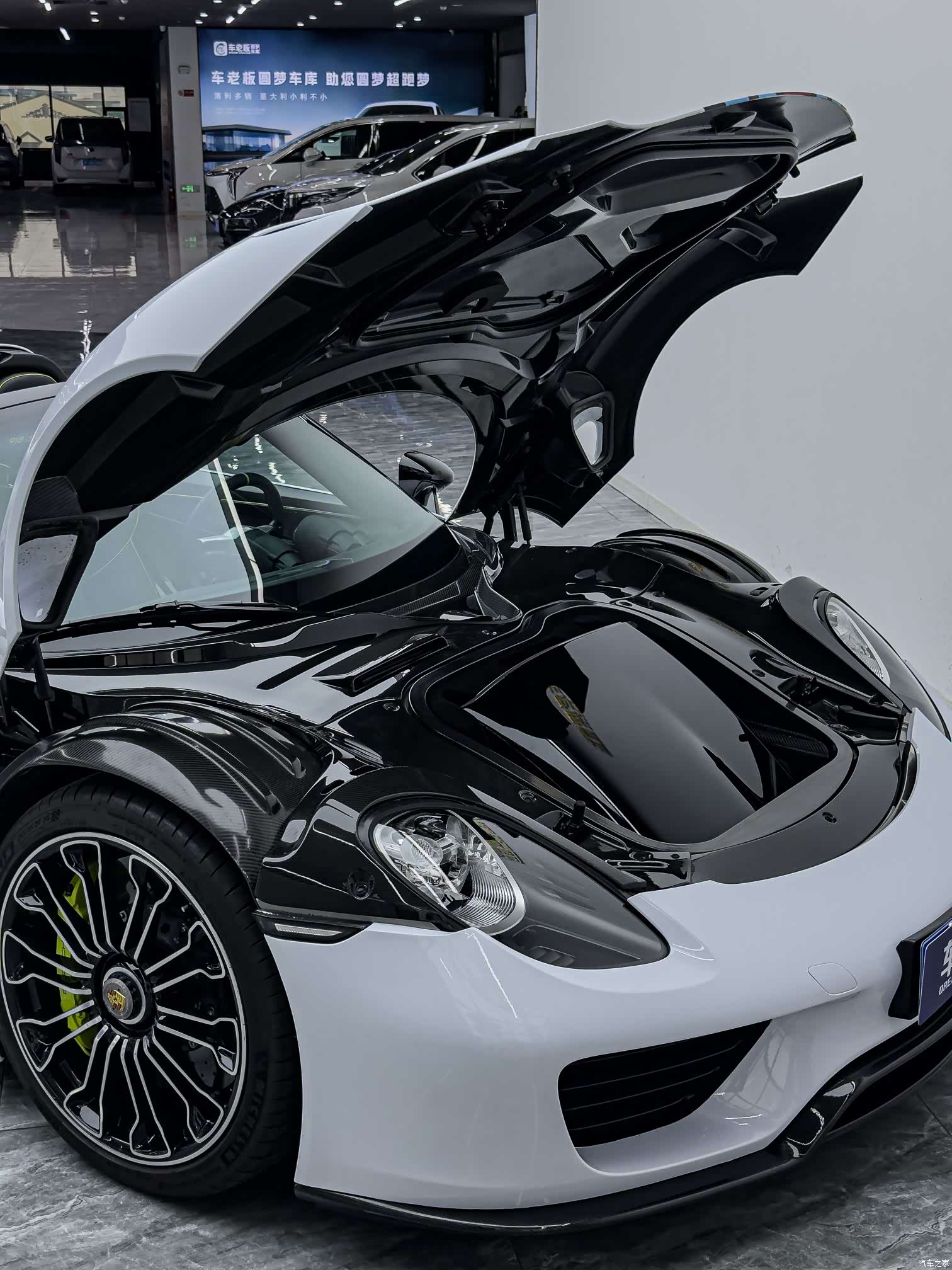 Porsche 918, 2015 14