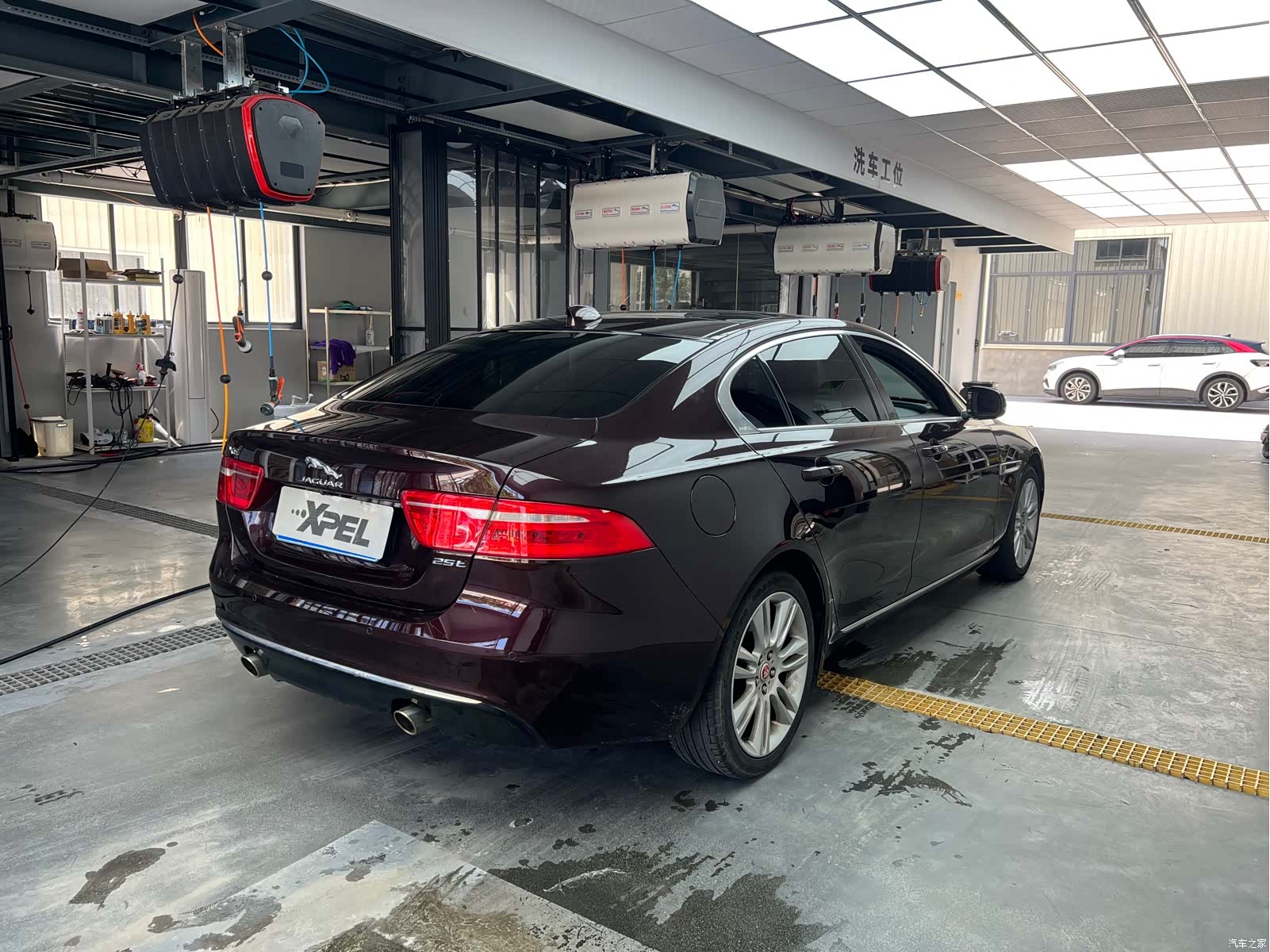 Land Rover XEL, 2019 13