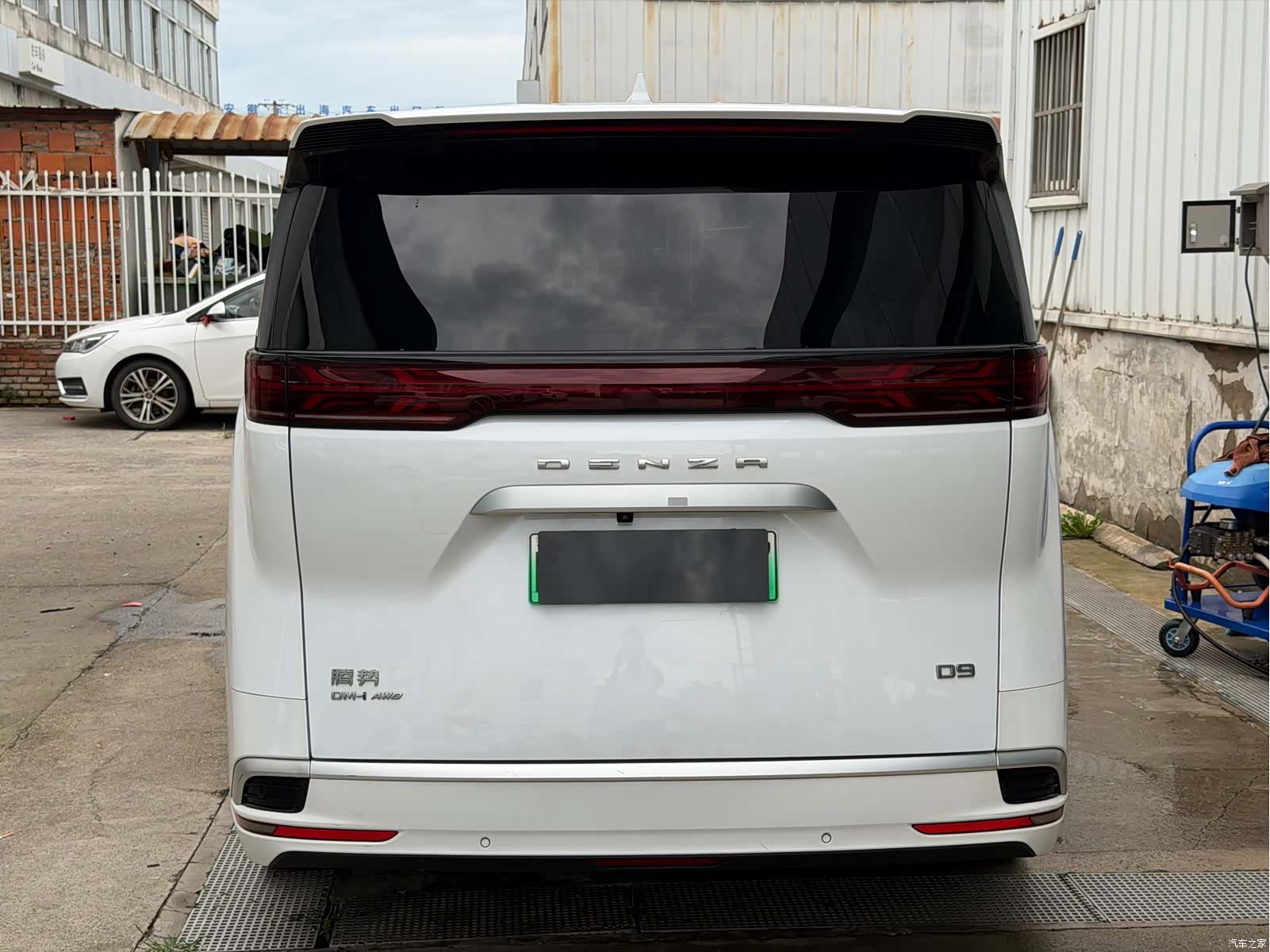 Denza D9, 2023 10