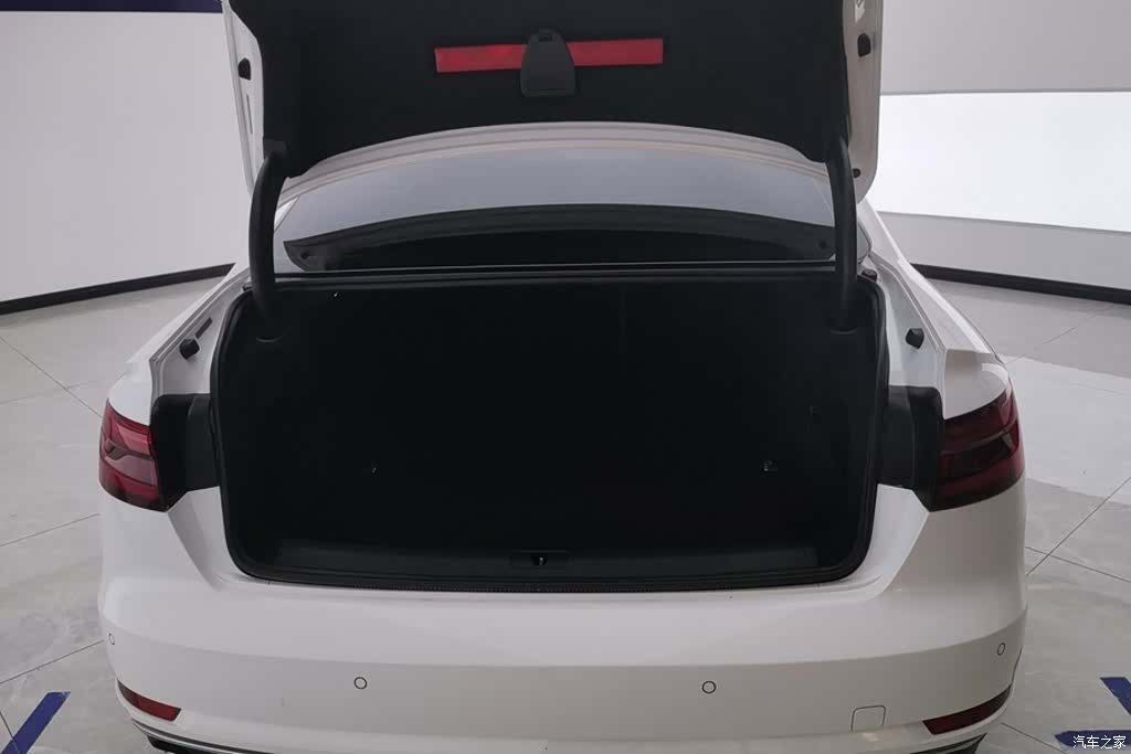 Audi A4L, 2018 4