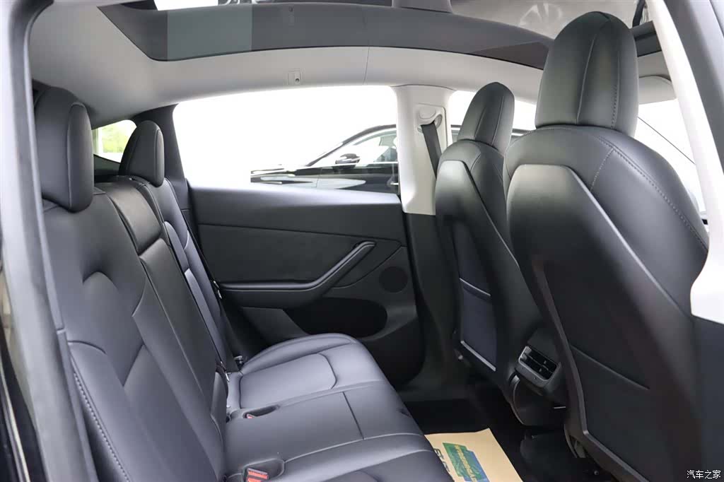 Tesla Model Y, 2022 15
