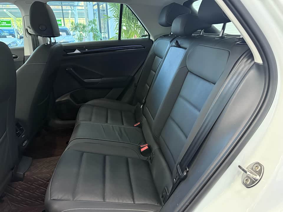 Volkswagen T-ROC exploring Songs