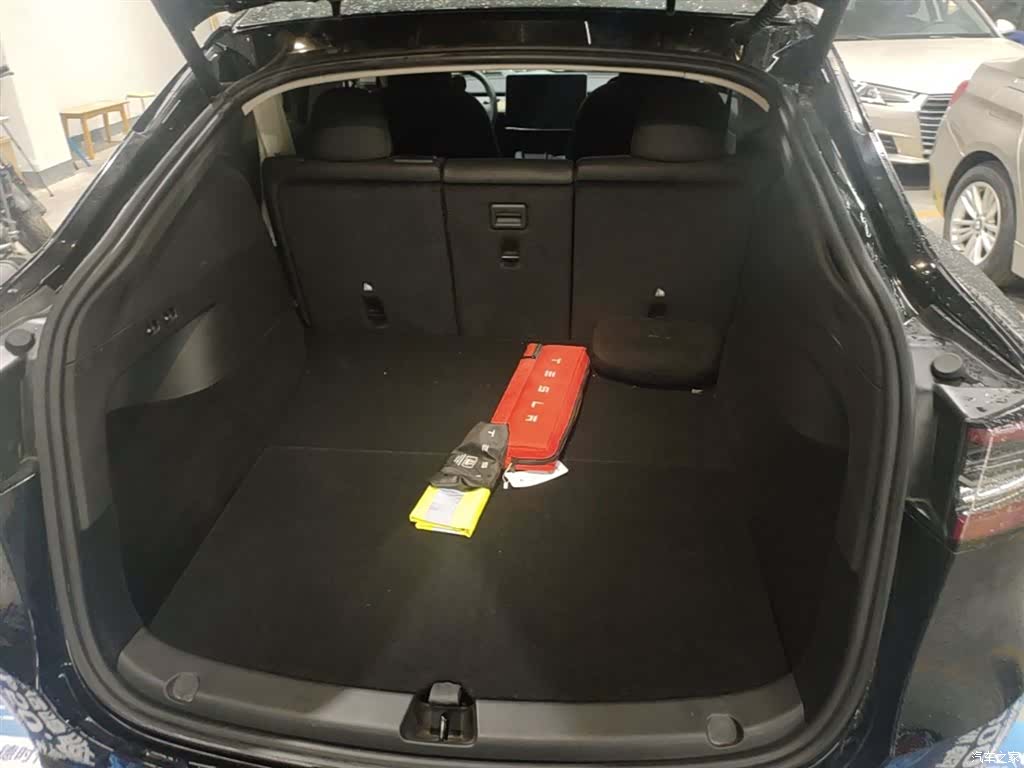 Tesla Model Y, 2023 19