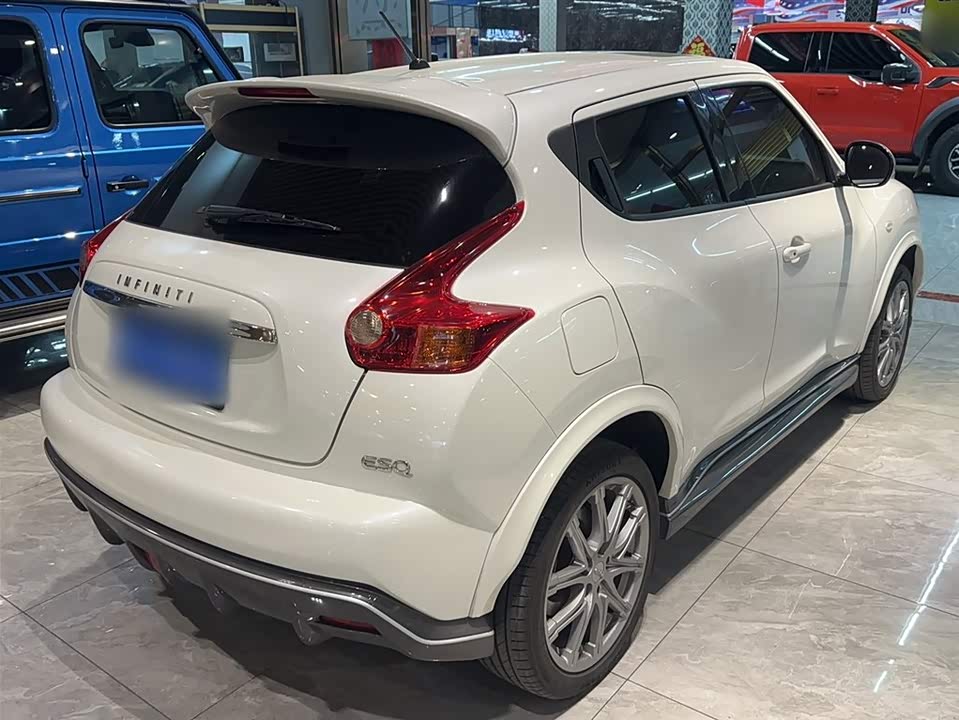 Infiniti ESQ