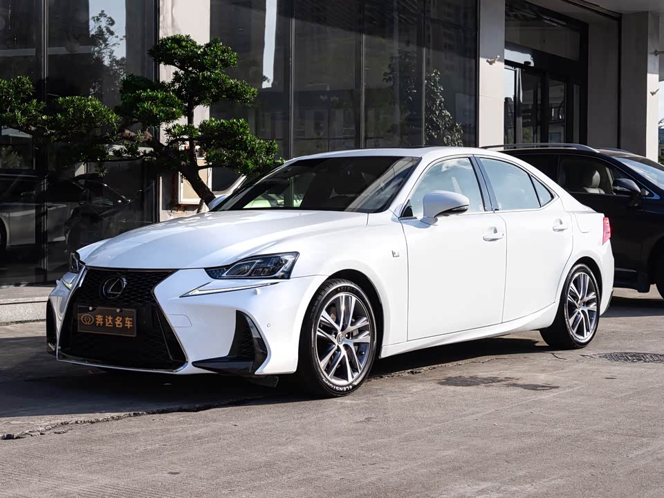Lexus IS