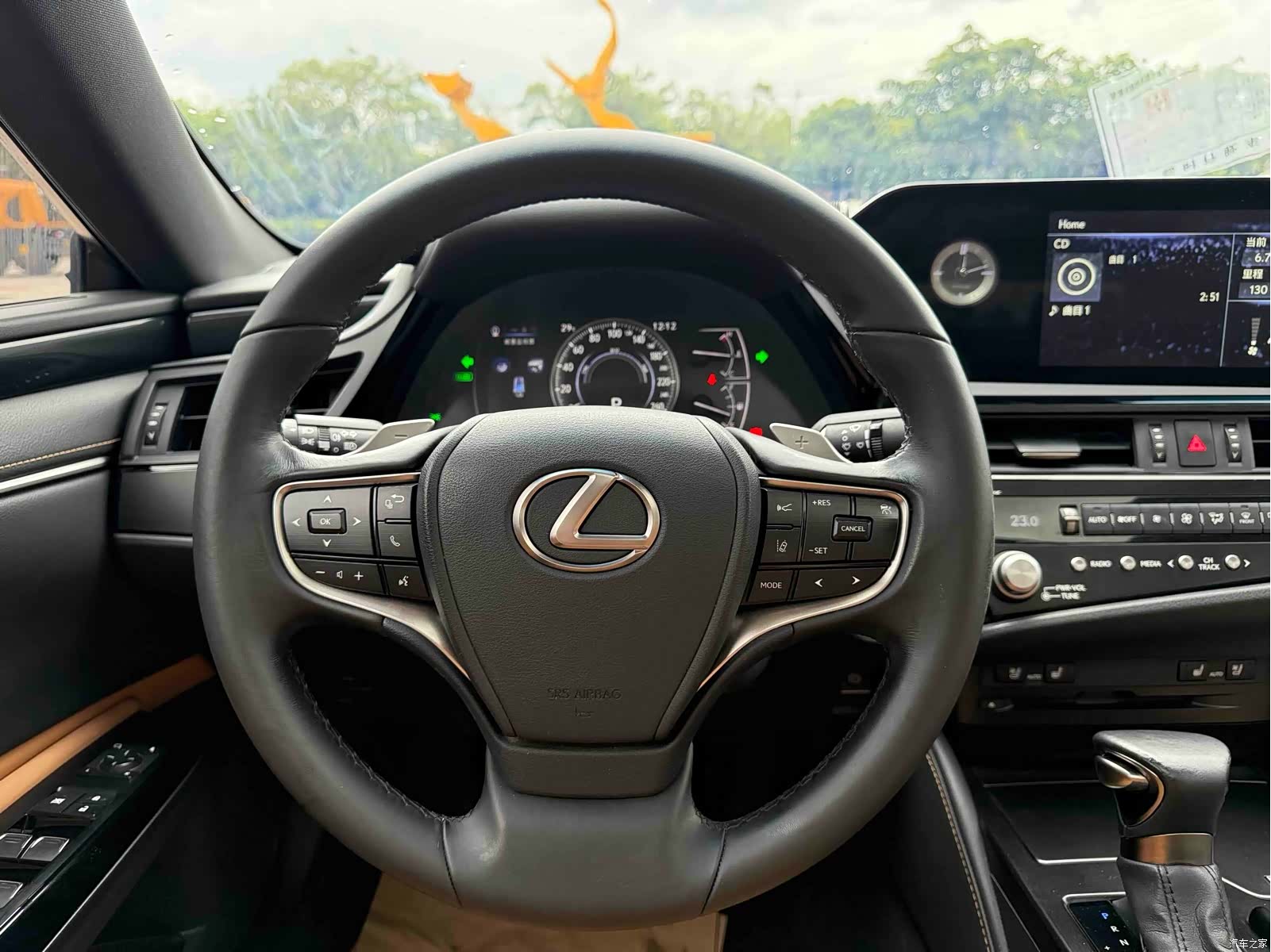Lexus ES, 2022 13