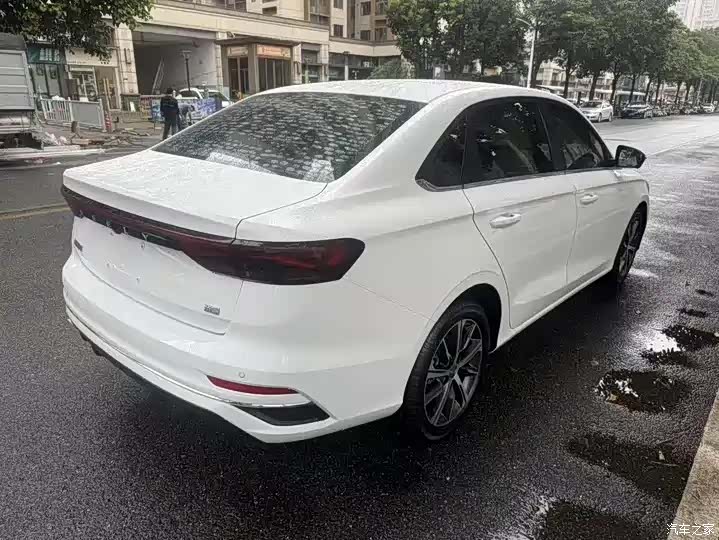 Geely Emgrand, 2021 13