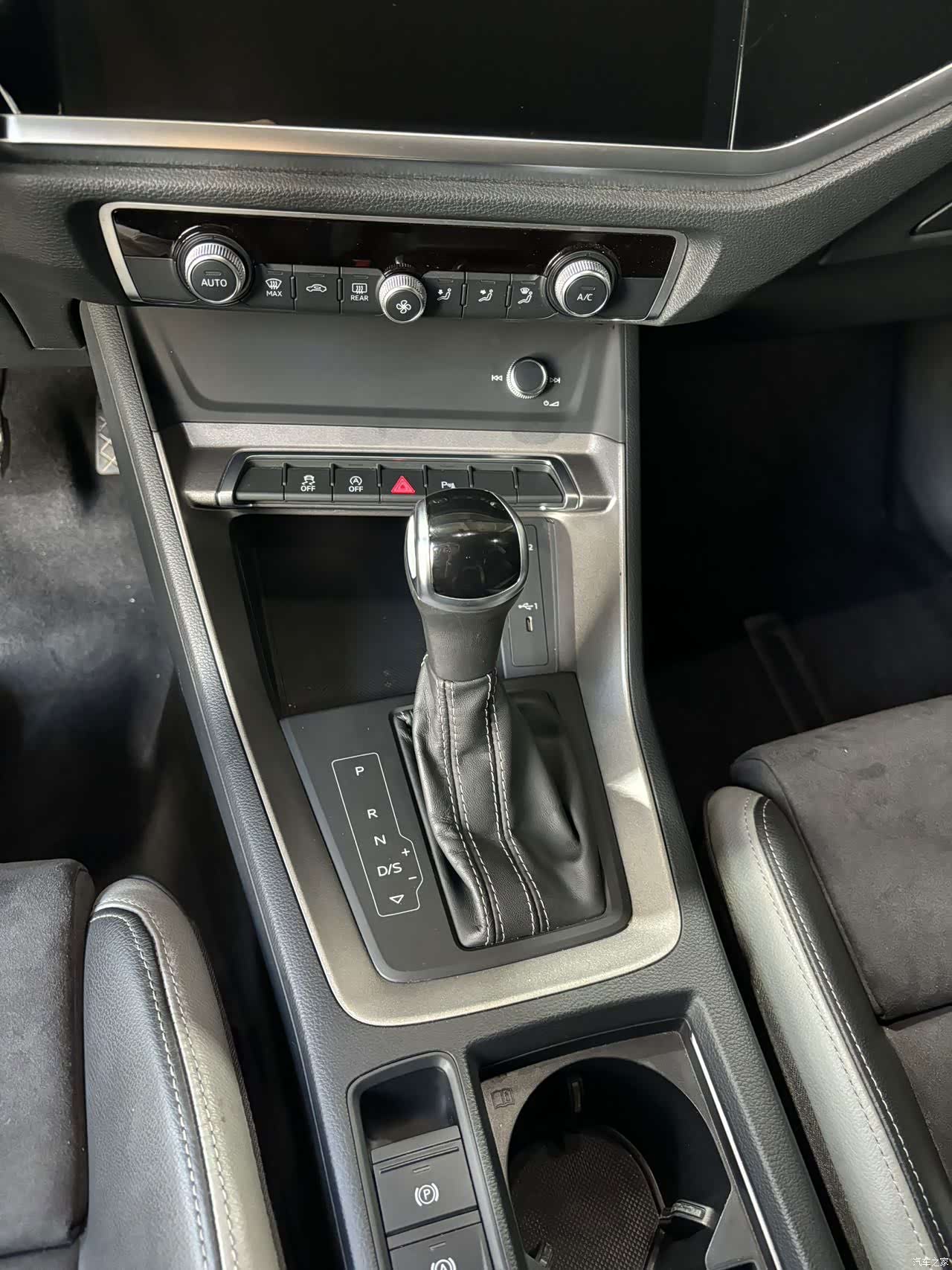 Audi Q3, 2023 14